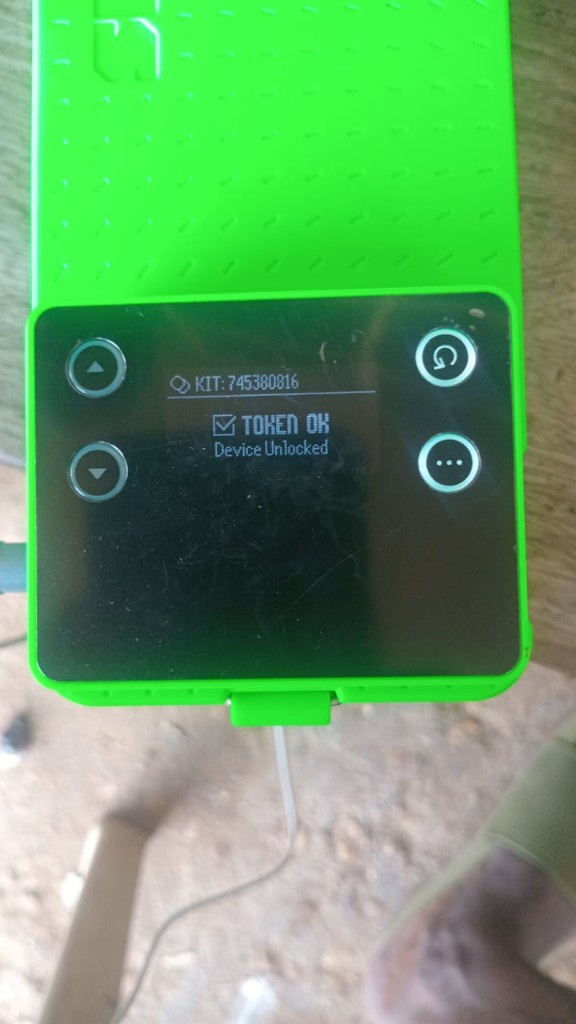 Solar Manufacturer/OEM device screen showing TOKEN OK and Device Unlocked